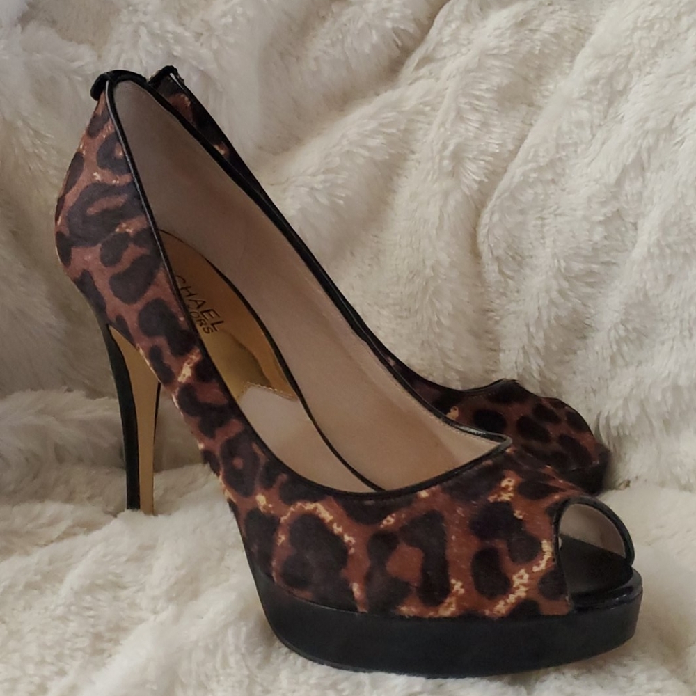 Michael Kors Leopard print heels👠